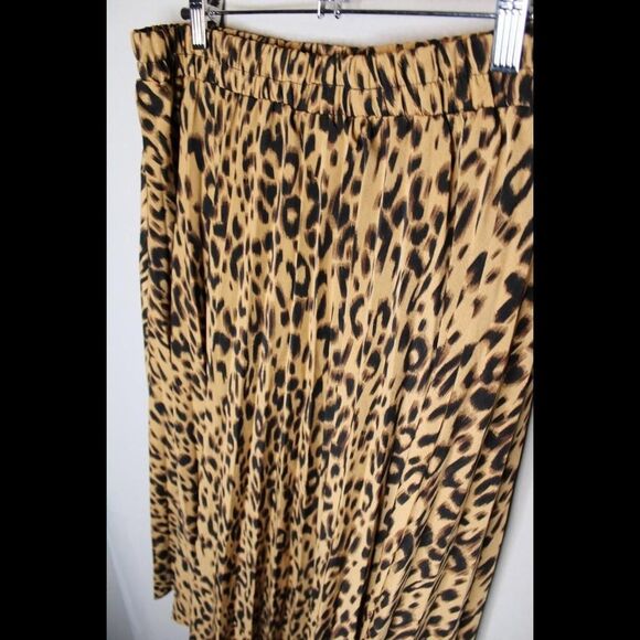 Leopard Print Pleated Midi Skirt - Picture 3 of 5